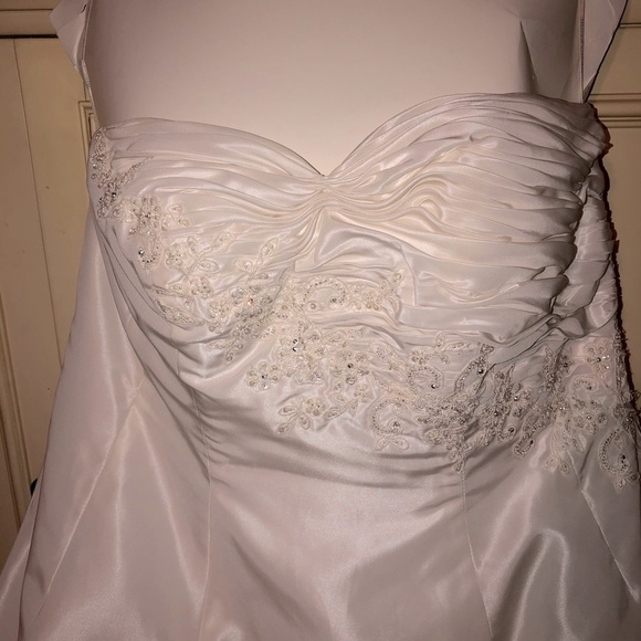 ✨HP✨💍 Stunning Wedding Dress Ball Gown in Ivory - Picture 8 of 13